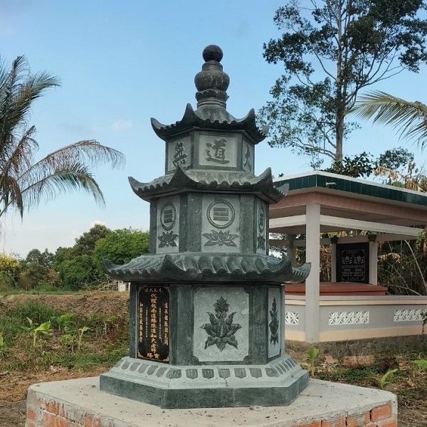 Mộ Tháp Đá Xanh Rêu tháp đá