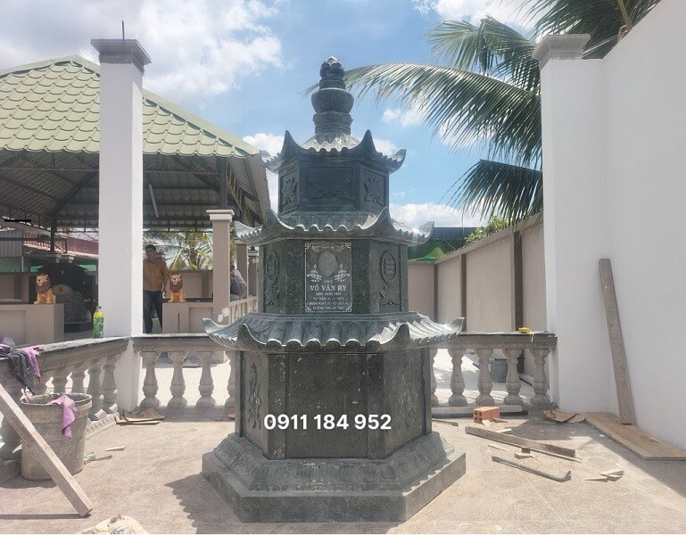 Mộ Tháp Đá Xanh Rêu Mộ tháp đá xanh rêu