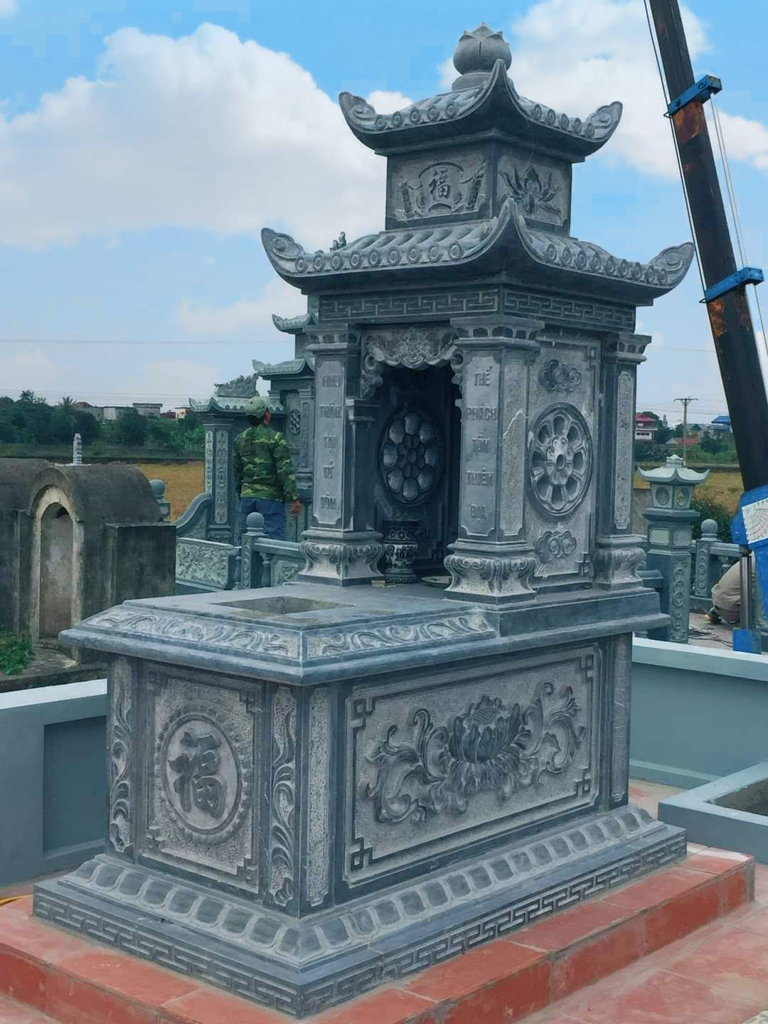 Mộ Đá Hai Mái Đẹp Bền Cho Không Gian Tâm Linh file 36