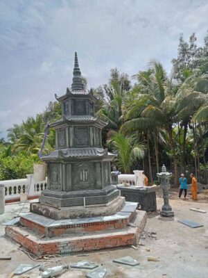 Tháp đá xanh tự nhiên 3 tầng mái