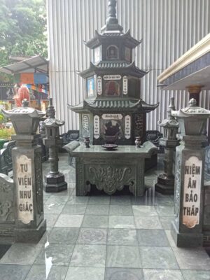 Tháp phật giáo đá xanh rêu nguyên khối, 3 tầng, thờ hũ tro cốt và xá lợi