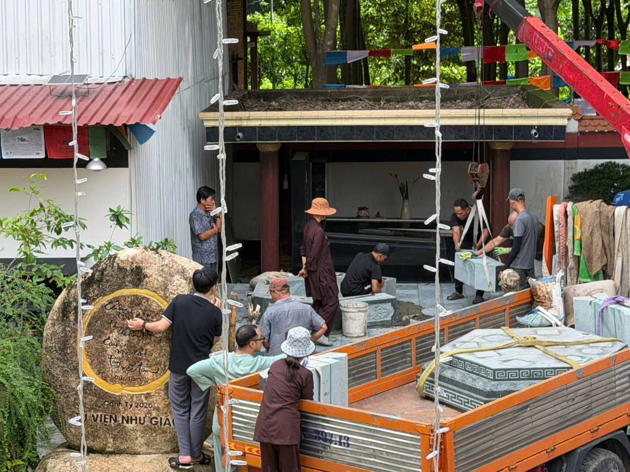 Tháp phật giáo đá xanh rêu nguyên khối, 3 tầng, 180x180x290 cm Tháp phật giáo đá xanh rêu nguyên khối, 3 tầng, thờ hũ tro cốt và xá lợi - ảnh 4