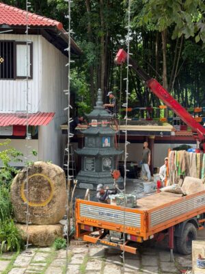 Tháp phật giáo đá xanh rêu nguyên khối, 3 tầng, 180x180x290 cm Tháp phật giáo đá xanh rêu nguyên khối, 3 tầng, thờ hũ tro cốt và xá lợi
