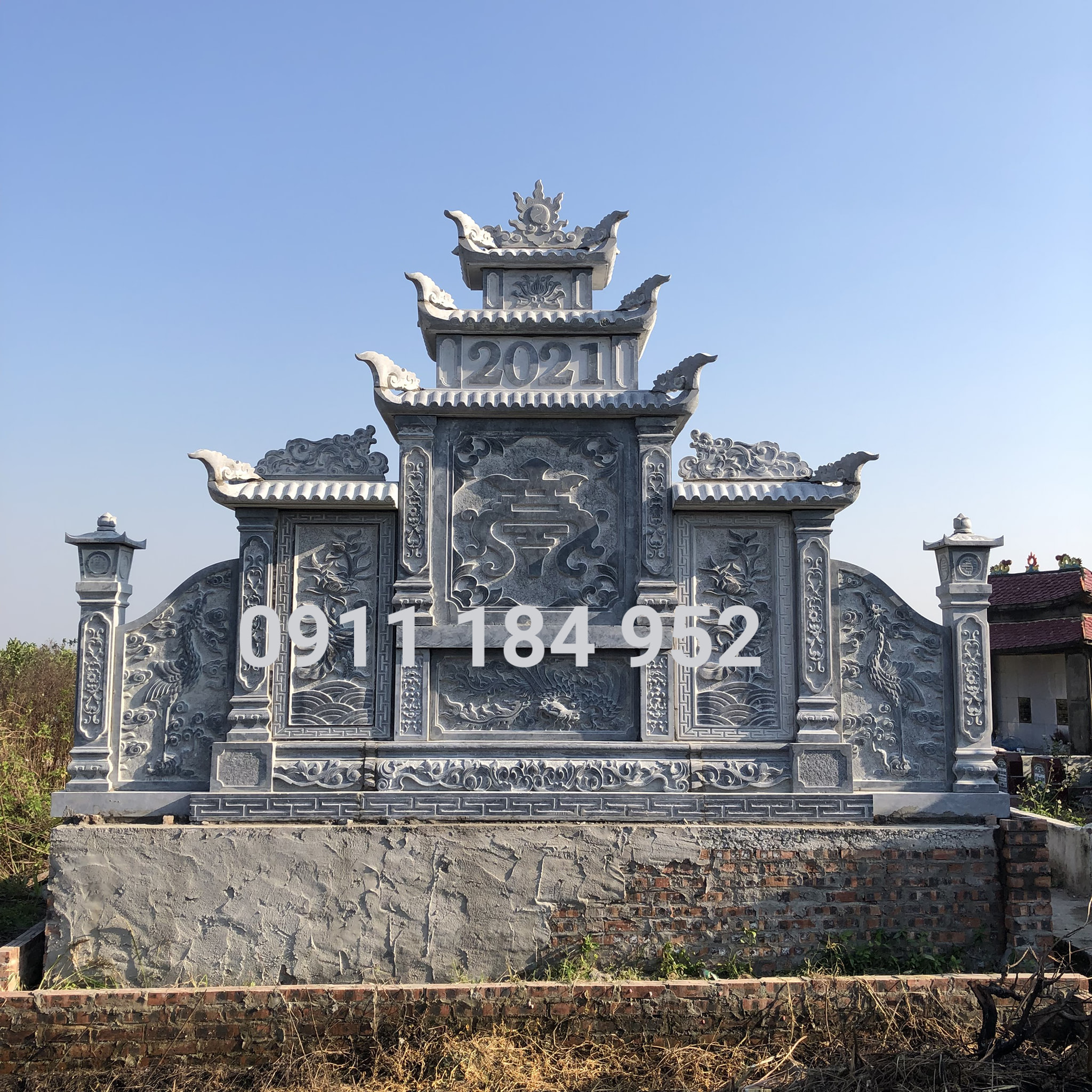 Lăng Thờ Đá Tự Nhiên Nguyên Khối Lăng thờ đá tự nhiên nguyên khối với hoa văn tinh xảo - mẫu 4