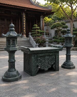 Bàn đá đá xanh rêu, kích thước 127x60x75 cm, chạm khắc tinh sảo, dùng đặt đồ lễ ngoài trời