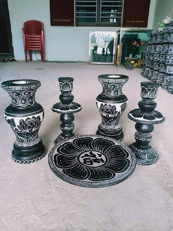 Bát hương đá xanh đen, đồ thờ đá ngoài trời, 20 x 25 x 38 cm Bát hương đá xanh đen cho bộ đồ thờ ngoài trời, chạm hoa văn tinh sảo - ảnh 2