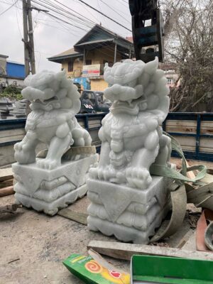 Nghê đá bằng đá xanh đen, kích thước 80x38x97 cm, dùng cho đồ thờ đá