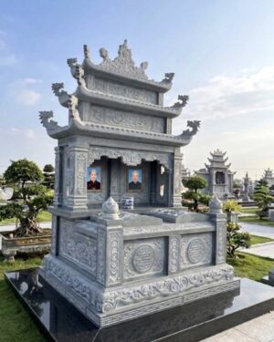 Mộ đôi đá xanh đen nguyên khối, 3 tầng mái cao, kích thước 175 x 197 x 345 cm Mộ đôi đá xanh đen nguyên khối, dáng bề thế 3 tầng mái cao, kích thước 175x197x345 cm
