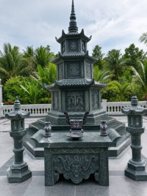 Tháp đá xanh rêu 3 tầng mái hoa ván bông sen, kích thước 180x180x320 cm